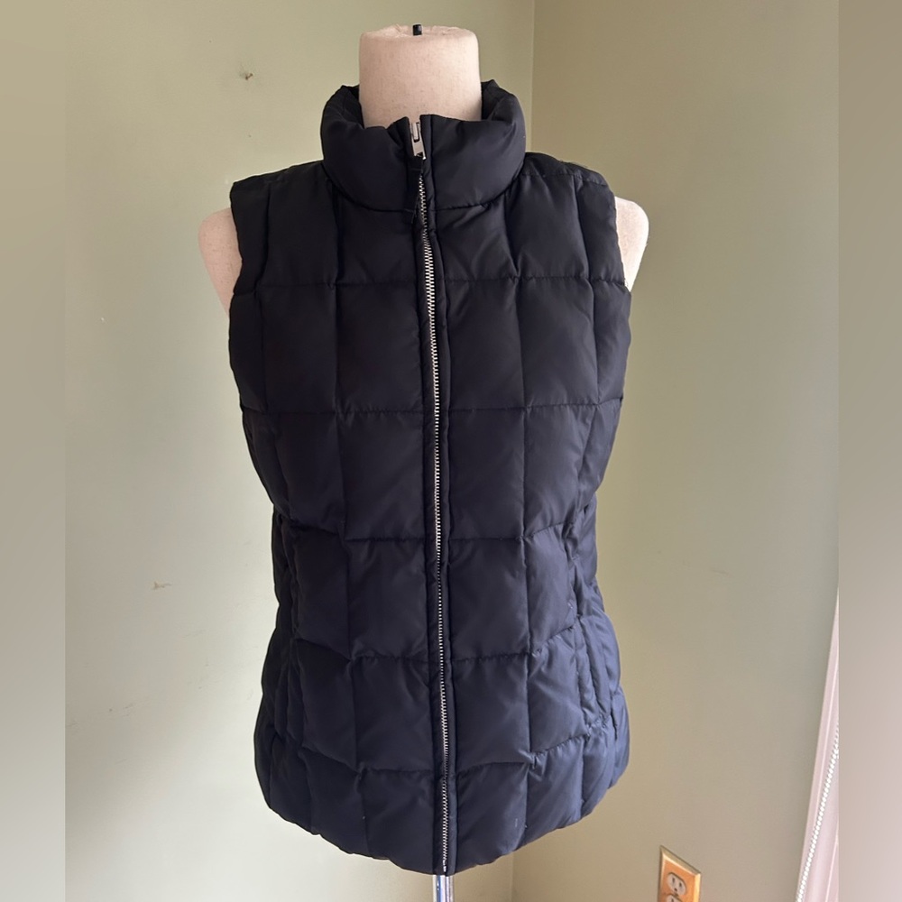 Gap Women’s S black down vest. At least 75% down; vintage 2003. Quality piece